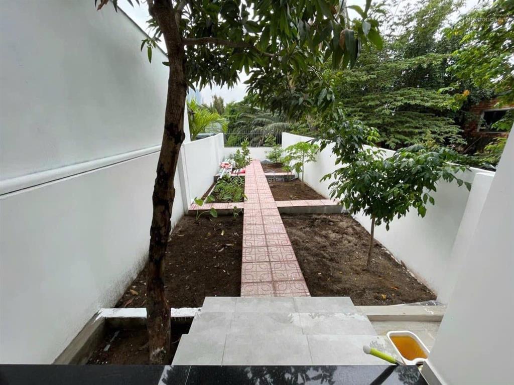Cho thuê nhà 1 trệt 2 lầu 4pn 4x30m mặt tiền đường lâm văn bền quận 7