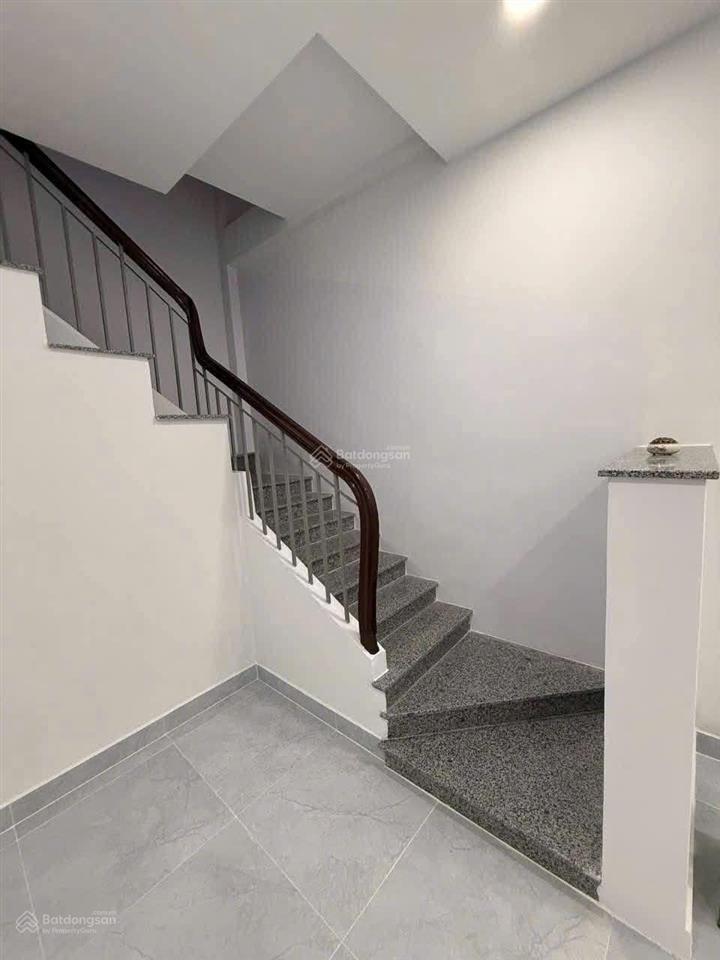 Cho thuê nhà 1 trệt 2 lầu 4pn 4x15m mặt tiền kinh doanh lâm văn bền quận 7