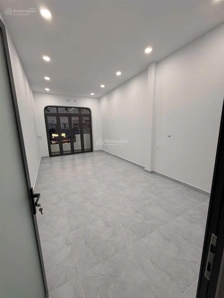 Cho thuê nhà 1 trệt 2 lầu 4pn 4x15m mặt tiền kinh doanh lâm văn bền quận 7