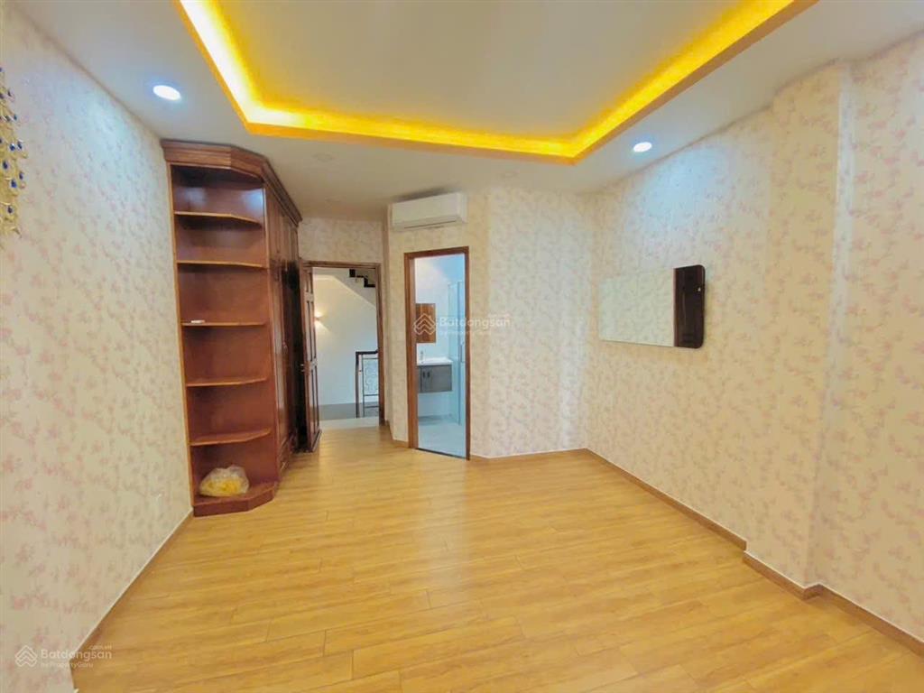 Cho thuê nhà 1 trệt 1 lửng 3 lầu sân thượng 6pn mặt tiền đường số tân quy quận 7