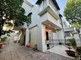 Chủ đi nước ngoài định cư cần bán căn nhà tâm huyết mặt tiền 10m đường d35 vsip 1.  0975 362 ***