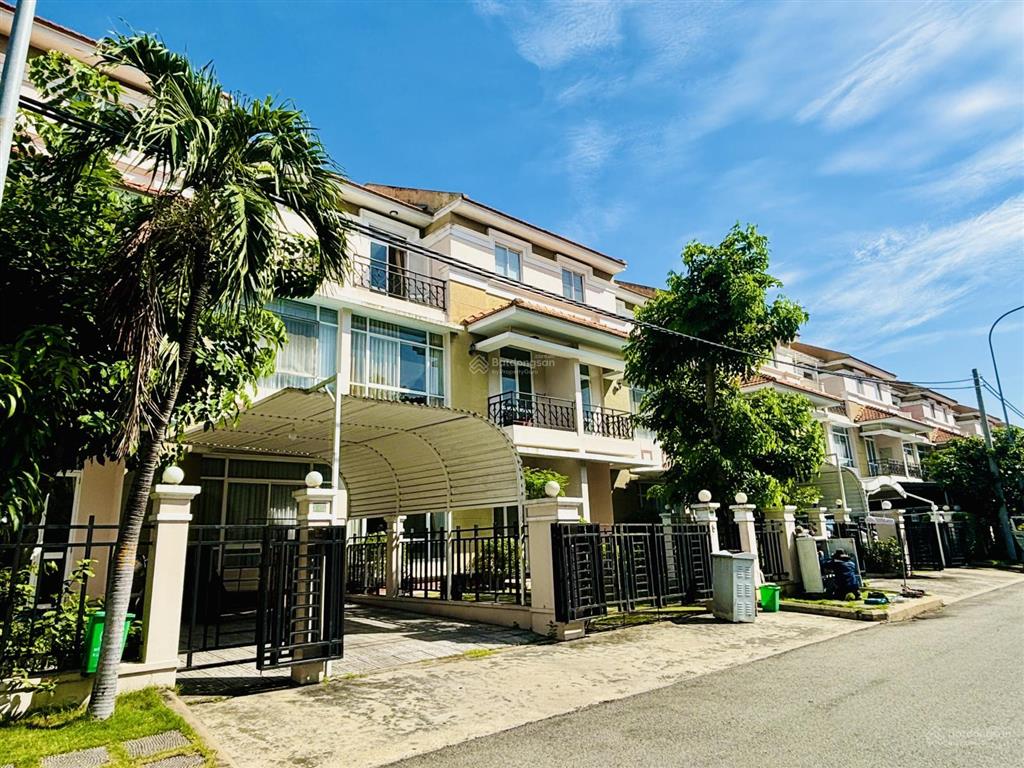 Cần bán biệt thự tâm huyết 7x18.5m 1 trệt 2 lầu, đã làm mới đẹp cạnh aeon, sân gôn sb  0975 362 ***