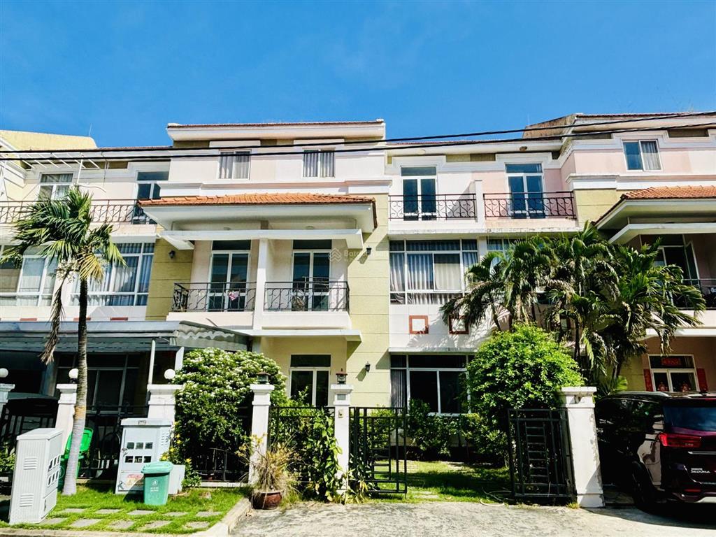 Cần bán biệt thự tâm huyết 7x18.5m 1 trệt 2 lầu, đã làm mới đẹp cạnh aeon, sân gôn sb  0975 362 ***