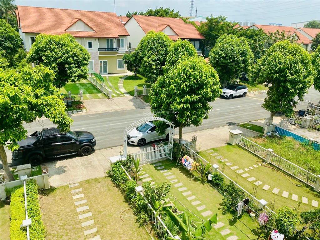 Cần cho thuê căn biệt thự vườn, full nội thất 4pn tại làng chuyên giathe oasis,thuận an, bình dương