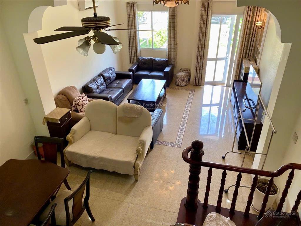 Cần cho thuê căn biệt thự vườn, full nội thất 4pn tại làng chuyên giathe oasis,thuận an, bình dương