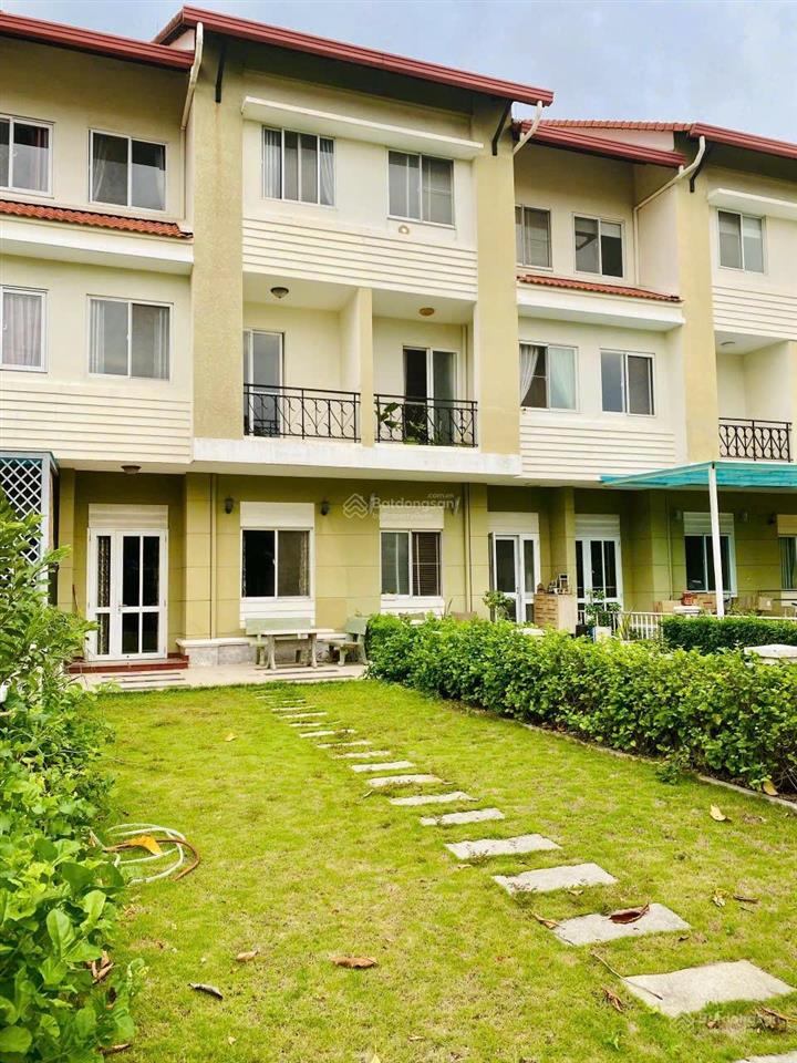 Cần cho thuê căn biệt thự vườn, full nội thất 4pn tại làng chuyên giathe oasis,thuận an, bình dương