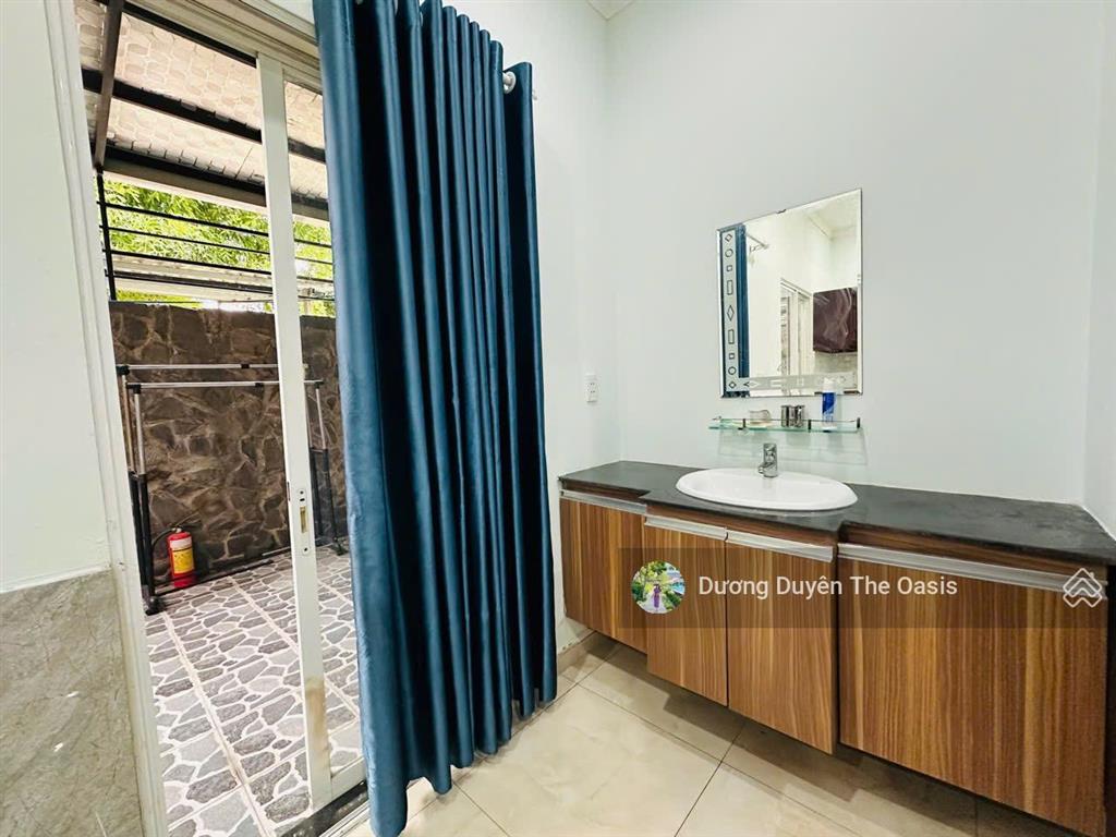 Cần tiền bán căn biệt thự 150m2 giá tốt nhất tại the oasis ngay aeon, sân golf sb. hđt 18tr/tháng