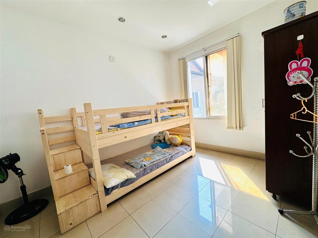 Bán căn biệt thự vườn dt 14x18.5 m2 full nội thất 4pn tại làng chuyên gia the oasis. 0975 362 ***