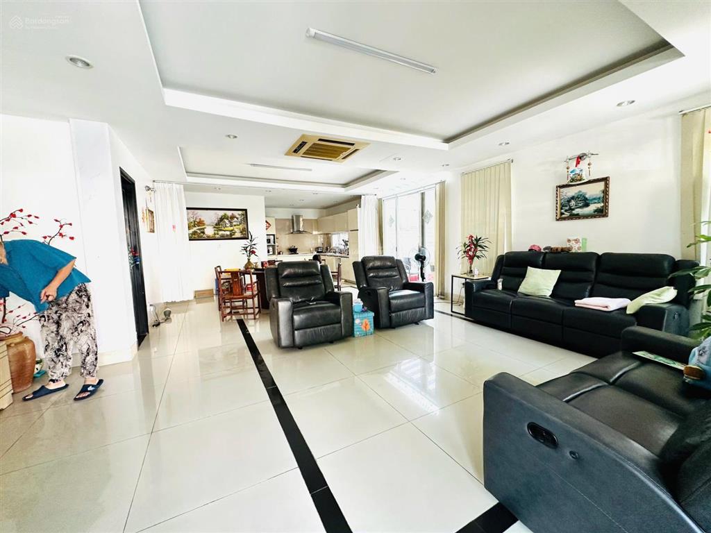 Bán căn biệt thự vườn dt 14x18.5 m2 full nội thất 4pn tại làng chuyên gia the oasis. 0975 362 ***