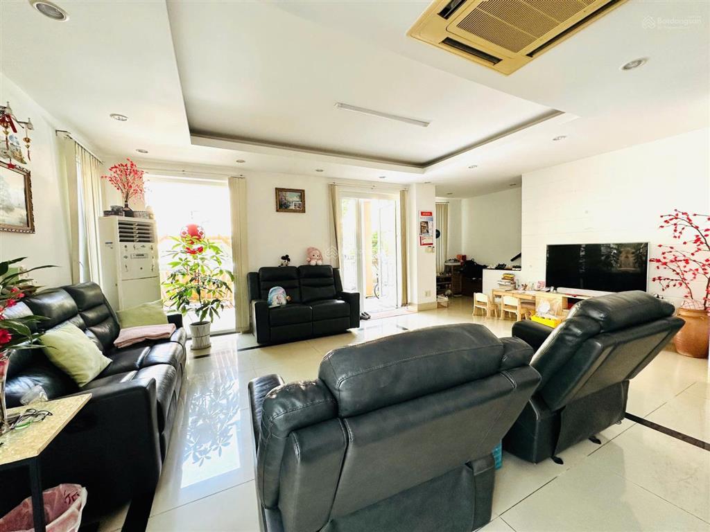 Bán căn biệt thự vườn dt 14x18.5 m2 full nội thất 4pn tại làng chuyên gia the oasis. 0975 362 ***