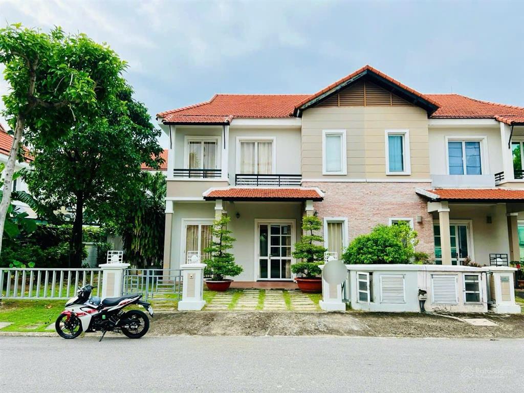 Bán căn biệt thự vườn dt 14x18.5 m2 full nội thất 4pn tại làng chuyên gia the oasis. 0975 362 ***