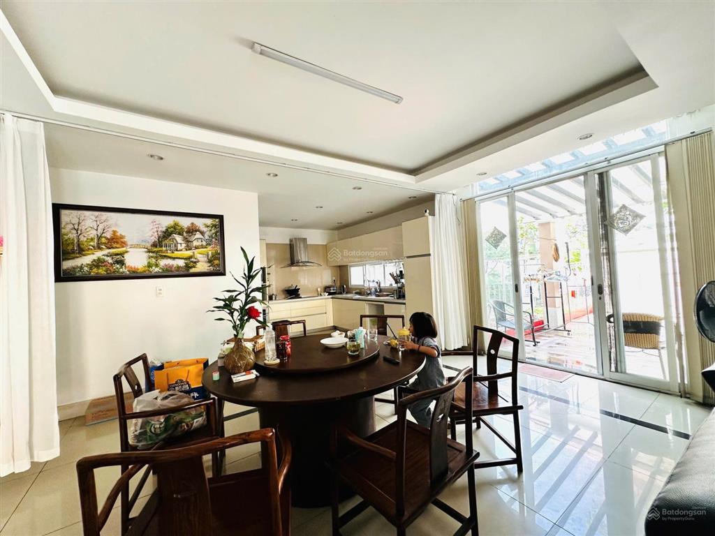 Bán căn biệt thự vườn dt 14x18.5 m2 full nội thất 4pn tại làng chuyên gia the oasis. 0975 362 ***