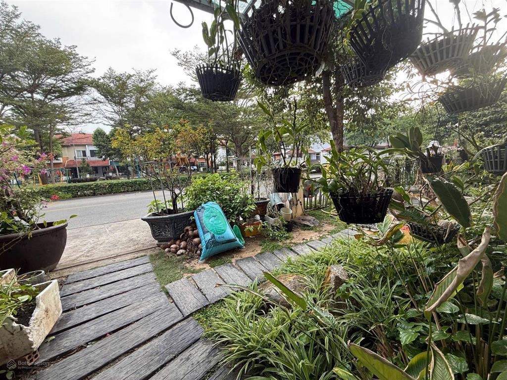 Cho thuê căn biệt thư góc công viên đẹp, nội thất hiện đại tại công viên the oasis 1. 0975 362 ***
