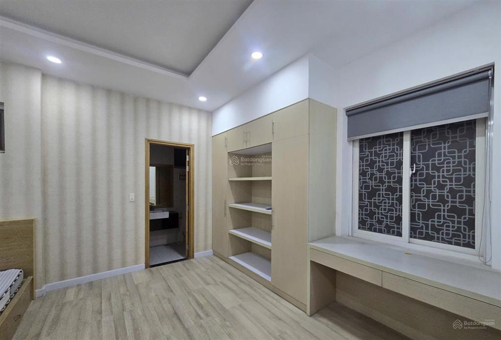 Bán căn biệt thự song lập dt 200m2 full nội thất 4pn tại làng chuyên gia the oasis.  0975 362 ***