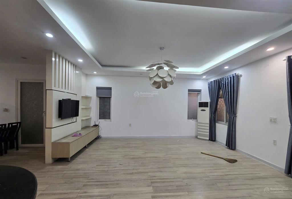 Bán căn biệt thự song lập dt 200m2 full nội thất 4pn tại làng chuyên gia the oasis.  0975 362 ***