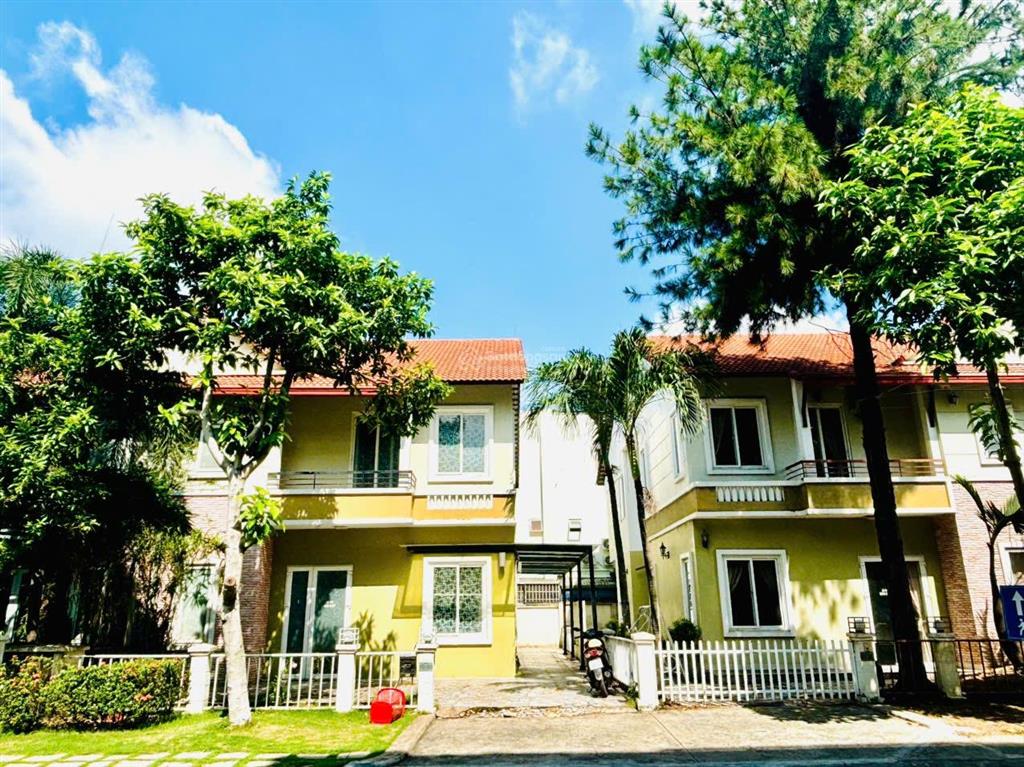 Bán căn biệt thự song lập dt 200m2 full nội thất 4pn tại làng chuyên gia the oasis.  0975 362 ***