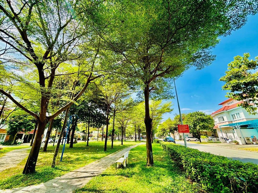 Bán căn biệt thự góc nổi bật 470m2 công viên làng chuyên gia the oasis. cạnh aeon, sân gôn sông bé