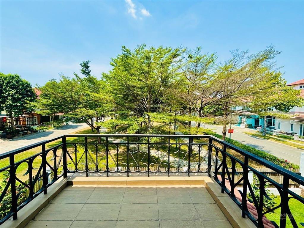 Bán căn biệt thự góc nổi bật 470m2 công viên làng chuyên gia the oasis. cạnh aeon, sân gôn sông bé