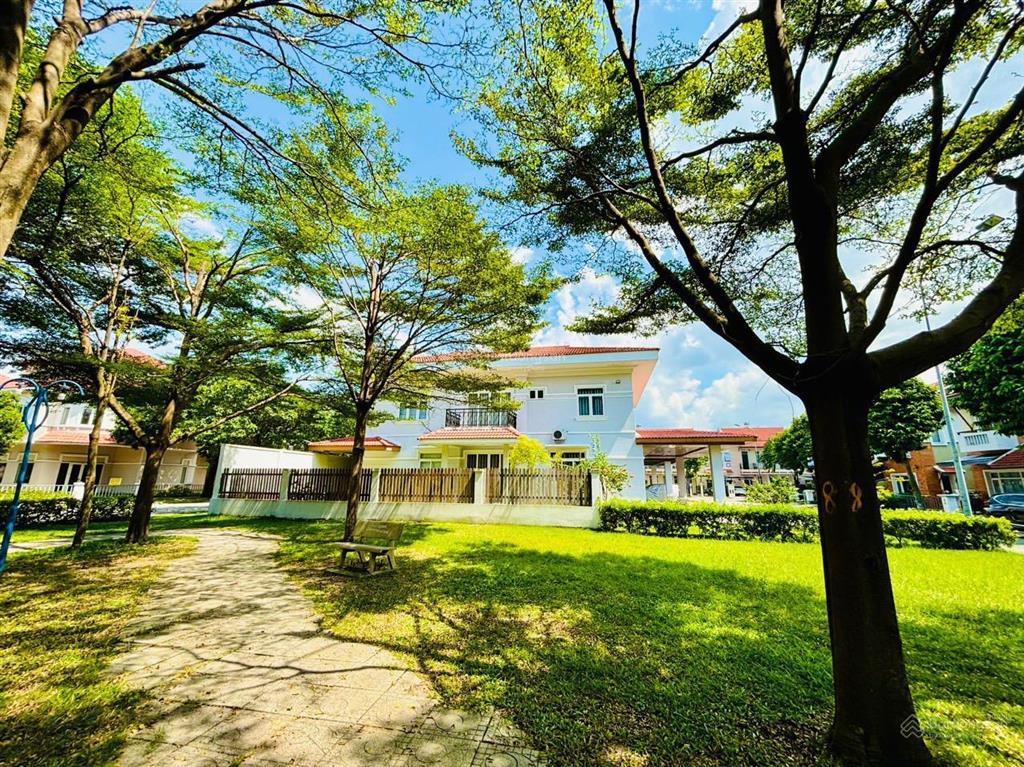 Bán căn biệt thự góc nổi bật 470m2 công viên làng chuyên gia the oasis. cạnh aeon, sân gôn sông bé