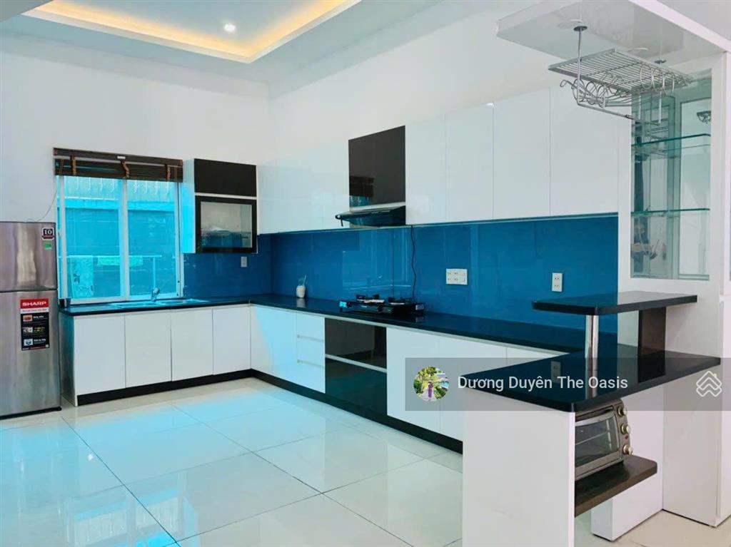 Chủ chuyển công tác bán căn liền kề. sẵn hđt 16tr/tháng tại the oasis liền kề aeon sân golf sb