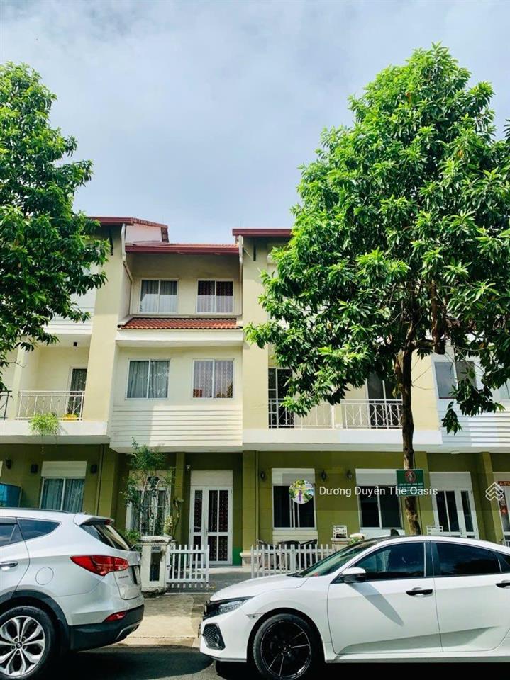 Chủ chuyển công tác bán căn liền kề. sẵn hđt 16tr/tháng tại the oasis liền kề aeon sân golf sb