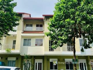 Chủ chuyển công tác bán căn liền kề. sẵn hđt 16tr/tháng tại the oasis liền kề aeon sân golf sb