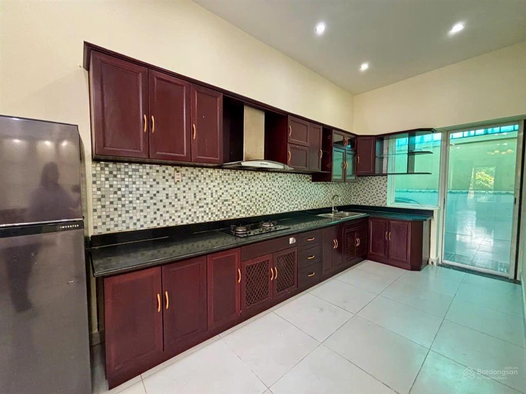 Cần bán căn biệt thự tâm huyết 7x18.5m2 cạnh công viên và hồ bơi the oasis. sẵn hđ thuê 16tr/tháng.