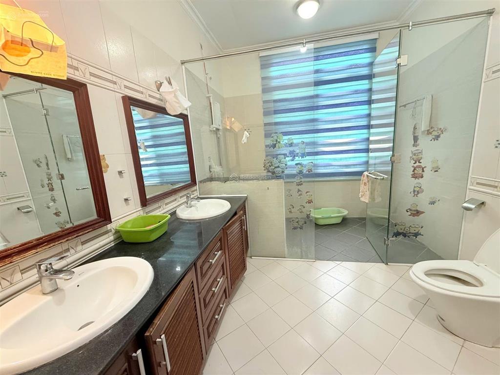 Bán căn biệt thự 10x18.5 ngay trục đường chính, hiện đại tại làng chuyên gia the oasis. gần aeon bd