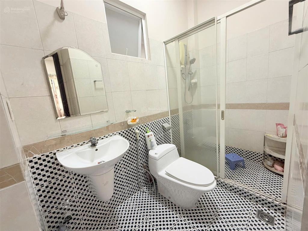 Bán căn biệt thự 10x18.5 ngay trục đường chính, hiện đại tại làng chuyên gia the oasis. gần aeon bd