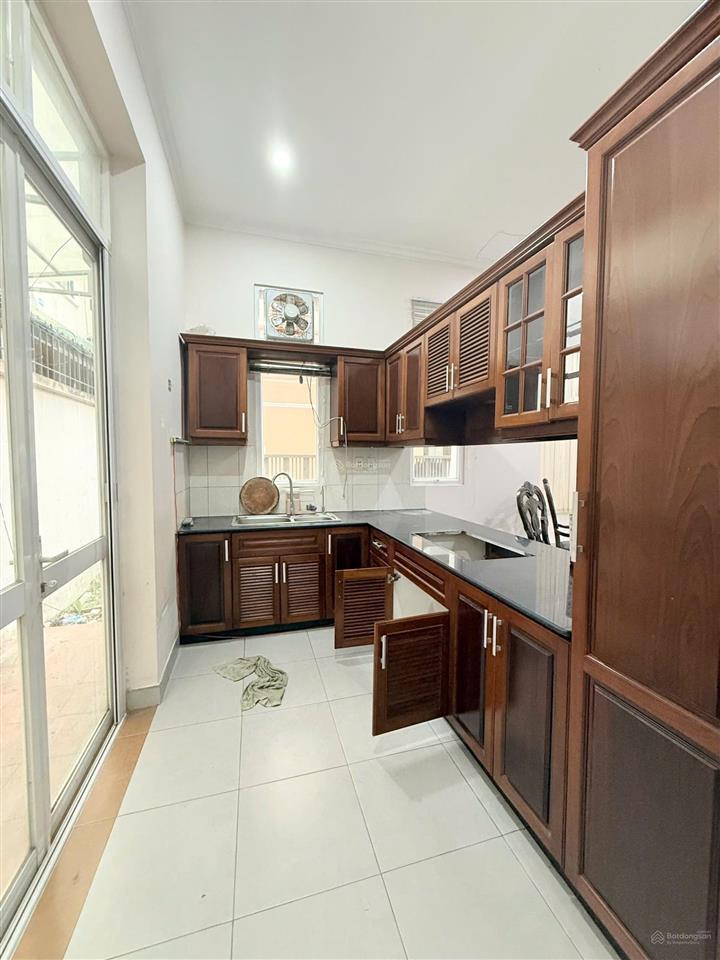 Bán căn biệt thự 10x18.5 ngay trục đường chính, hiện đại tại làng chuyên gia the oasis. gần aeon bd