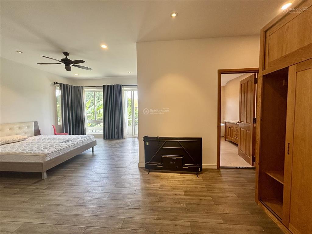 Cần cho thuê căn biệt thự song lập 300m2 làng chuyên gia the oasis. cạnh aeon, sân gôn sông bé