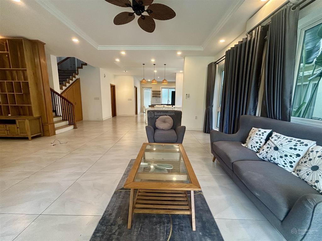 Cần cho thuê căn biệt thự song lập 300m2 làng chuyên gia the oasis. cạnh aeon, sân gôn sông bé