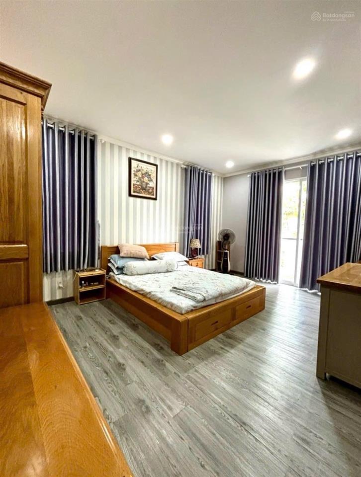 Bán căn biệt thự song lập 10x18.5m2 gần công viên làng chuyên gia the oasis. cạnh aeon, sân gôn sb
