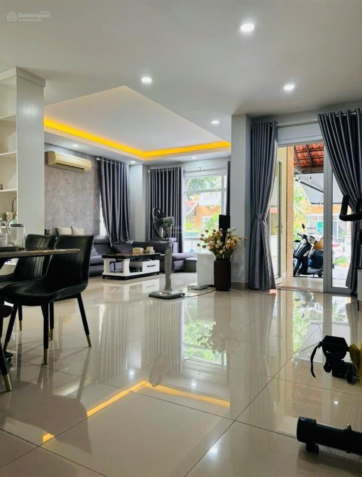 Bán căn biệt thự song lập 10x18.5m2 gần công viên làng chuyên gia the oasis. cạnh aeon, sân gôn sb