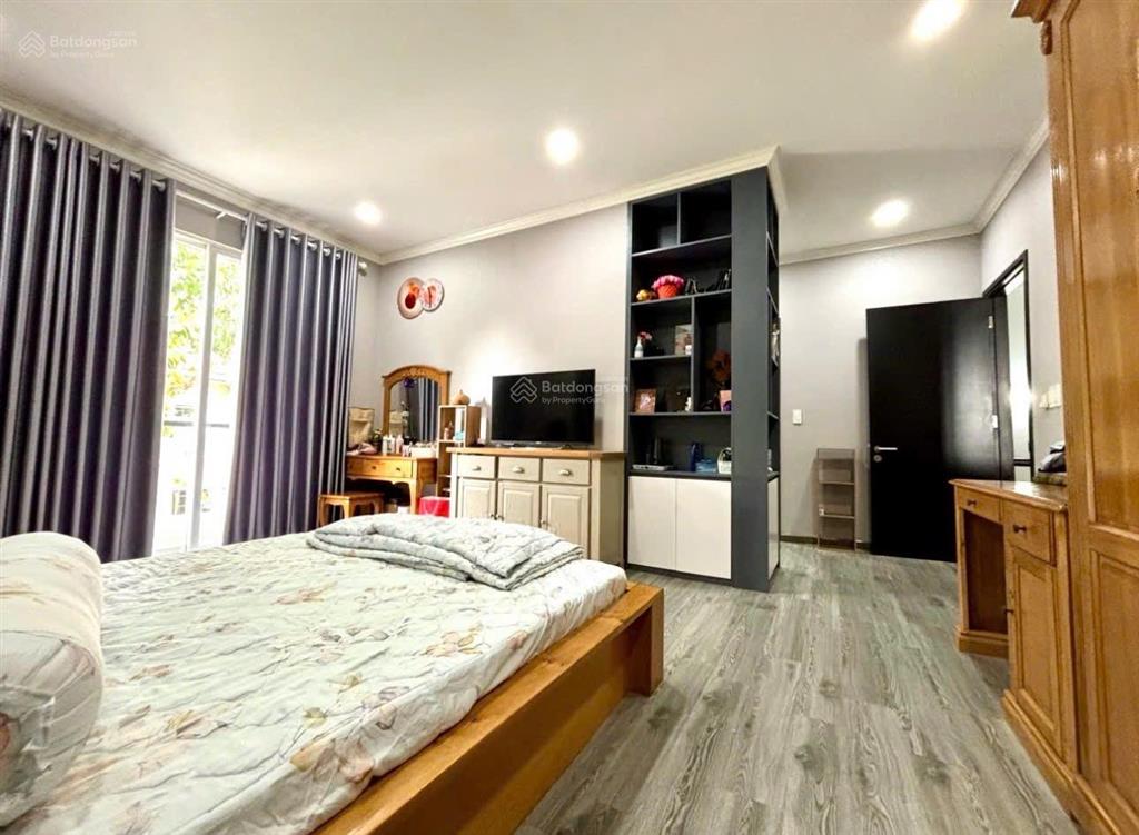 Bán căn biệt thự song lập 10x18.5m2 gần công viên làng chuyên gia the oasis. cạnh aeon, sân gôn sb