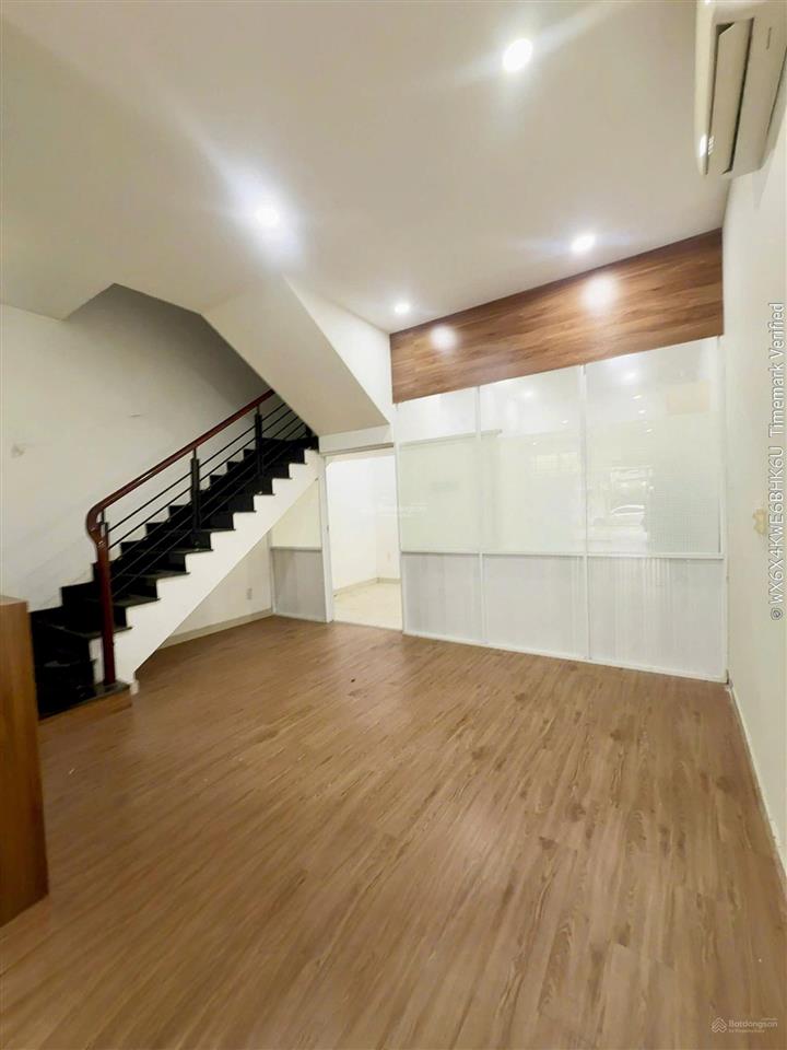 Cần bán nhà phố 3 tầng đường d11, dt 150m2. sẵn hđt,trục kinh doanh mua bán làm vp.  0975 362 ***