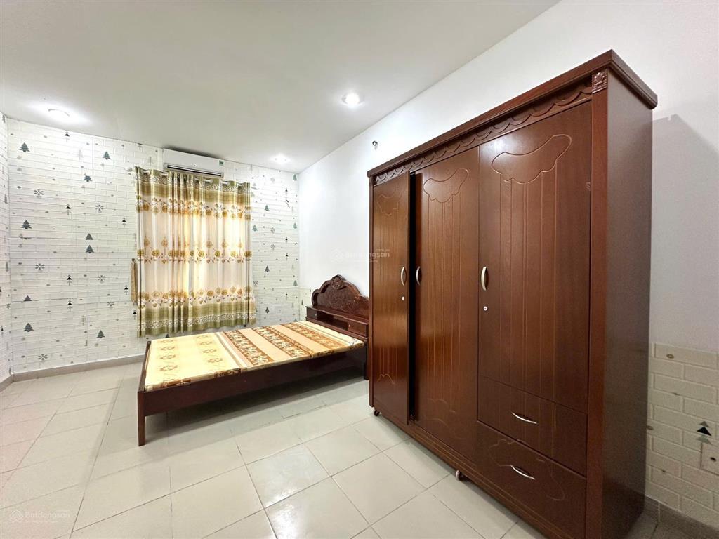 Cần bán nhà phố 3 tầng đường d11, dt 150m2. sẵn hđt,trục kinh doanh mua bán làm vp.  0975 362 ***