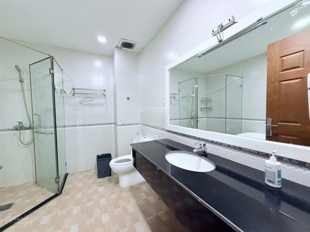 Cần cho thuê căn biệt thự vườn 100m2 full nội thất 4pn tại làng chuyên gia the oasis. 0975 362 ***.