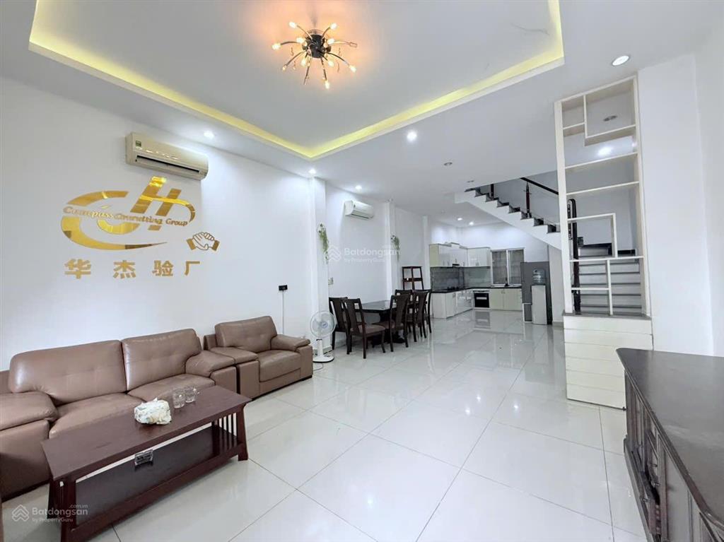 Cần cho thuê căn biệt thự vườn 100m2 full nội thất 4pn tại làng chuyên gia the oasis. 0975 362 ***.