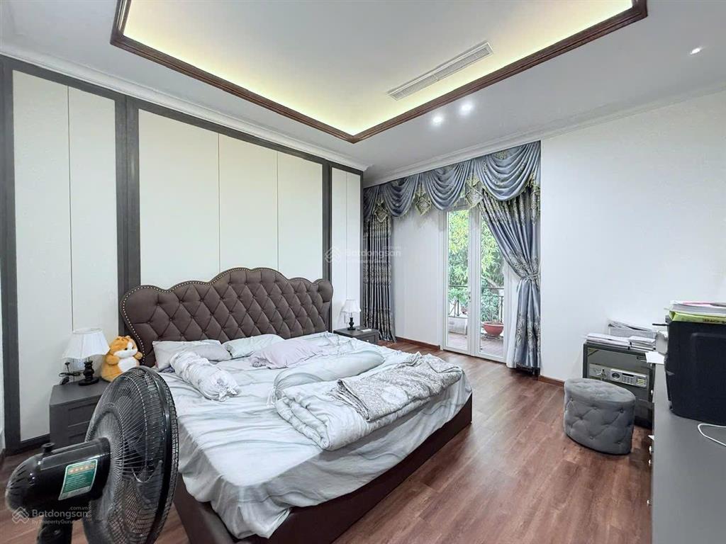 Cần bán căn biệt thự tâm huyết 7m cạnh công viên và hồ bơi the oasis. nhà mới đẹp  0975 362 ***.