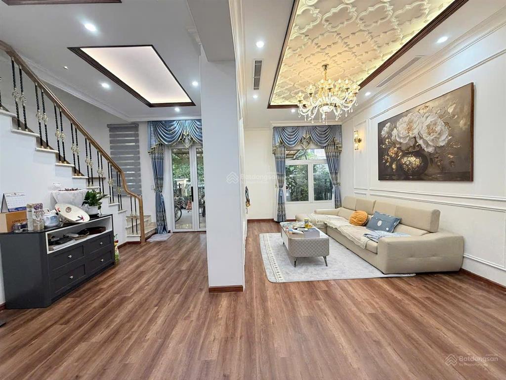 Cần bán căn biệt thự tâm huyết 7m cạnh công viên và hồ bơi the oasis. nhà mới đẹp  0975 362 ***.