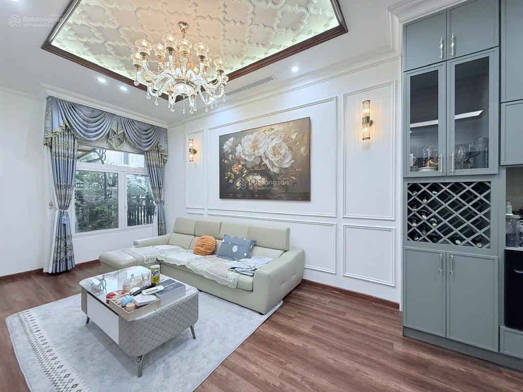 Cần bán căn biệt thự tâm huyết 7m cạnh công viên và hồ bơi the oasis. nhà mới đẹp  0975 362 ***.