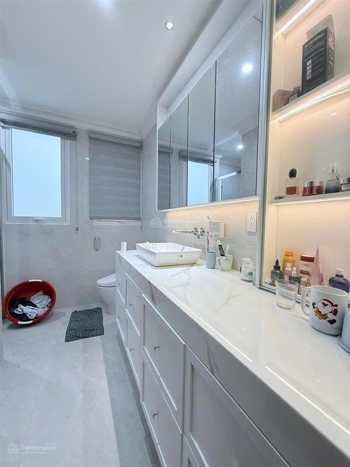 Cần bán căn biệt thự tâm huyết 7m cạnh công viên và hồ bơi the oasis. nhà mới đẹp  0975 362 ***.