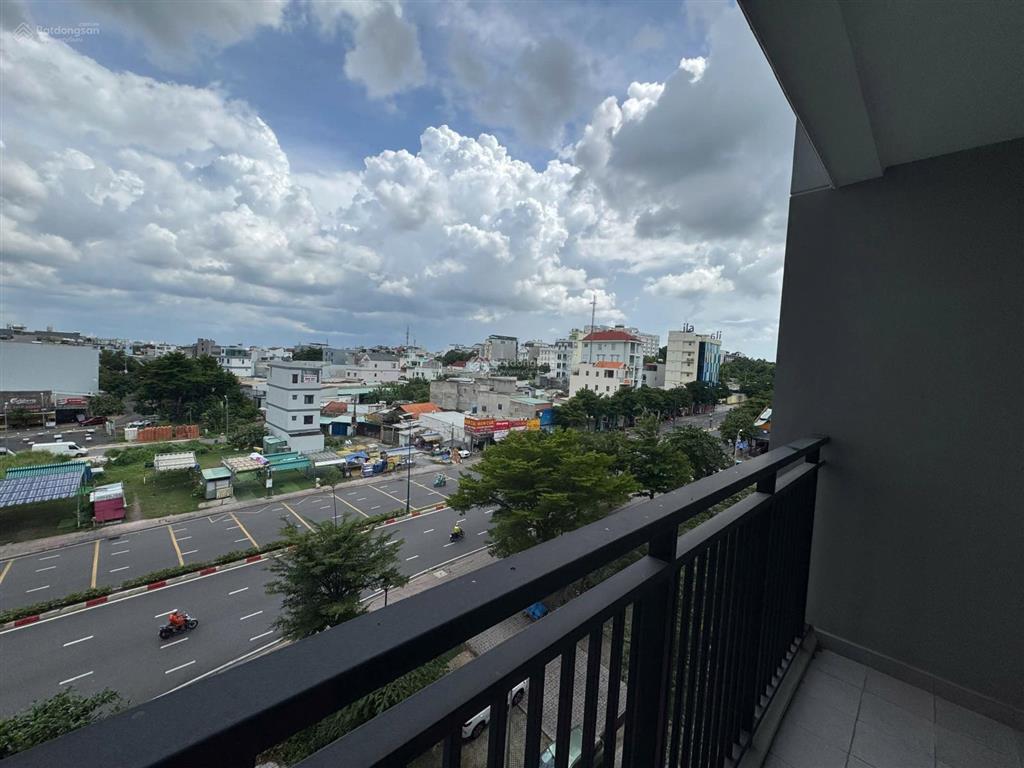 Chung cư c8 man thiện căn 2pn sổ sẵn