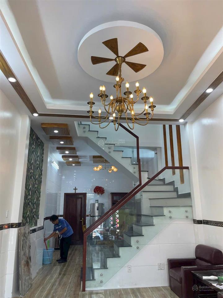 Bán nhà riêng gần uỷ ban phường hẻm ô tô tậ mn chỗ