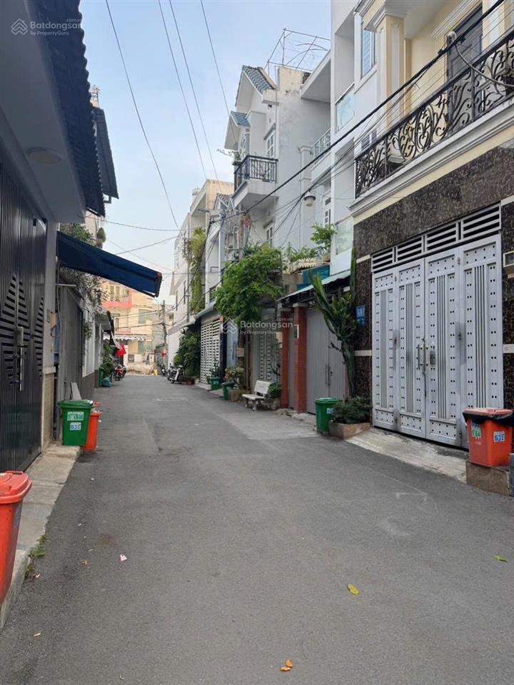 Bán nhà riêng gần uỷ ban phường hẻm ô tô tậ mn chỗ