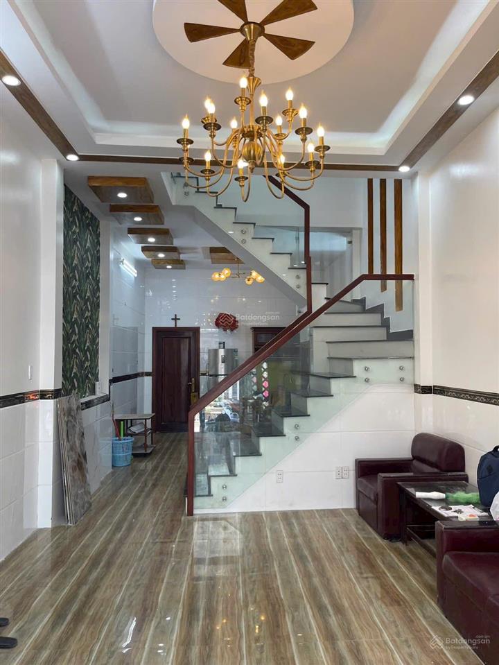 Bán nhà riêng gần uỷ ban phường hẻm ô tô tậ mn chỗ