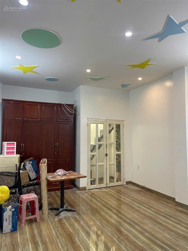 Bán nhà riêng gần uỷ ban phường hẻm ô tô tậ mn chỗ