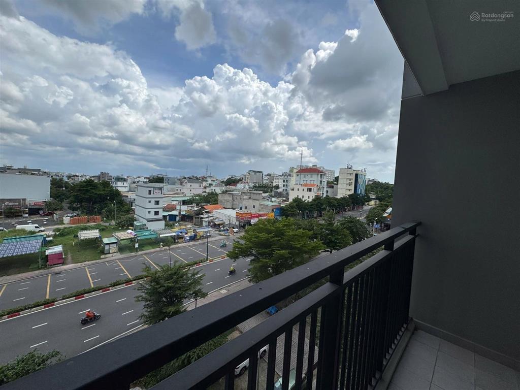 Chung cư c8 man thiện căn 2pn sổ sẵn