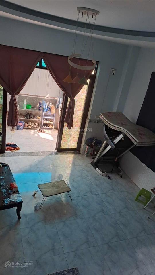 Bán nhà gia đình ở cạnh chợ nhỏ lê văn việt